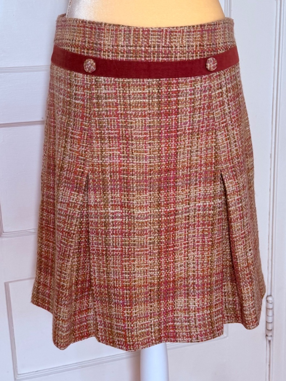LIKE NEW Charming Wool Tweed A-Line Skirt - Size 8 - Extra Buttons Included